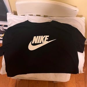 Nike Women’s Crop Top Size M